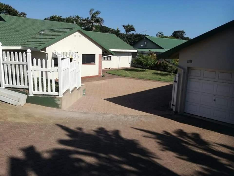 Sea Park Beach House Port Shepstone Buitenkant foto